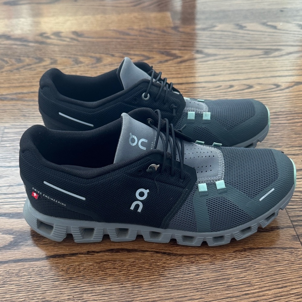 On Cloud 5 Running Athletic Shoes in Black and Gray - Picture 3 of 5